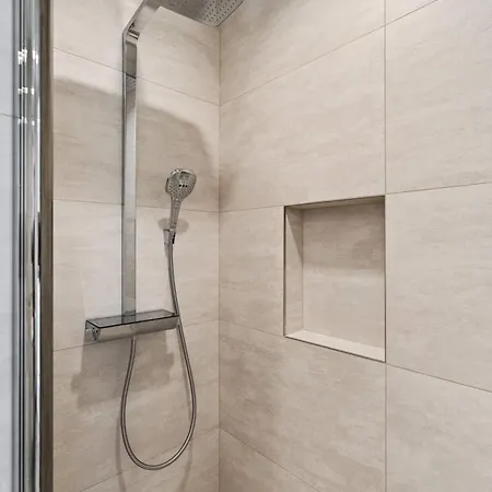 Chic 1br In Ville-haute Near Attractions & Wi-fi Apartment *